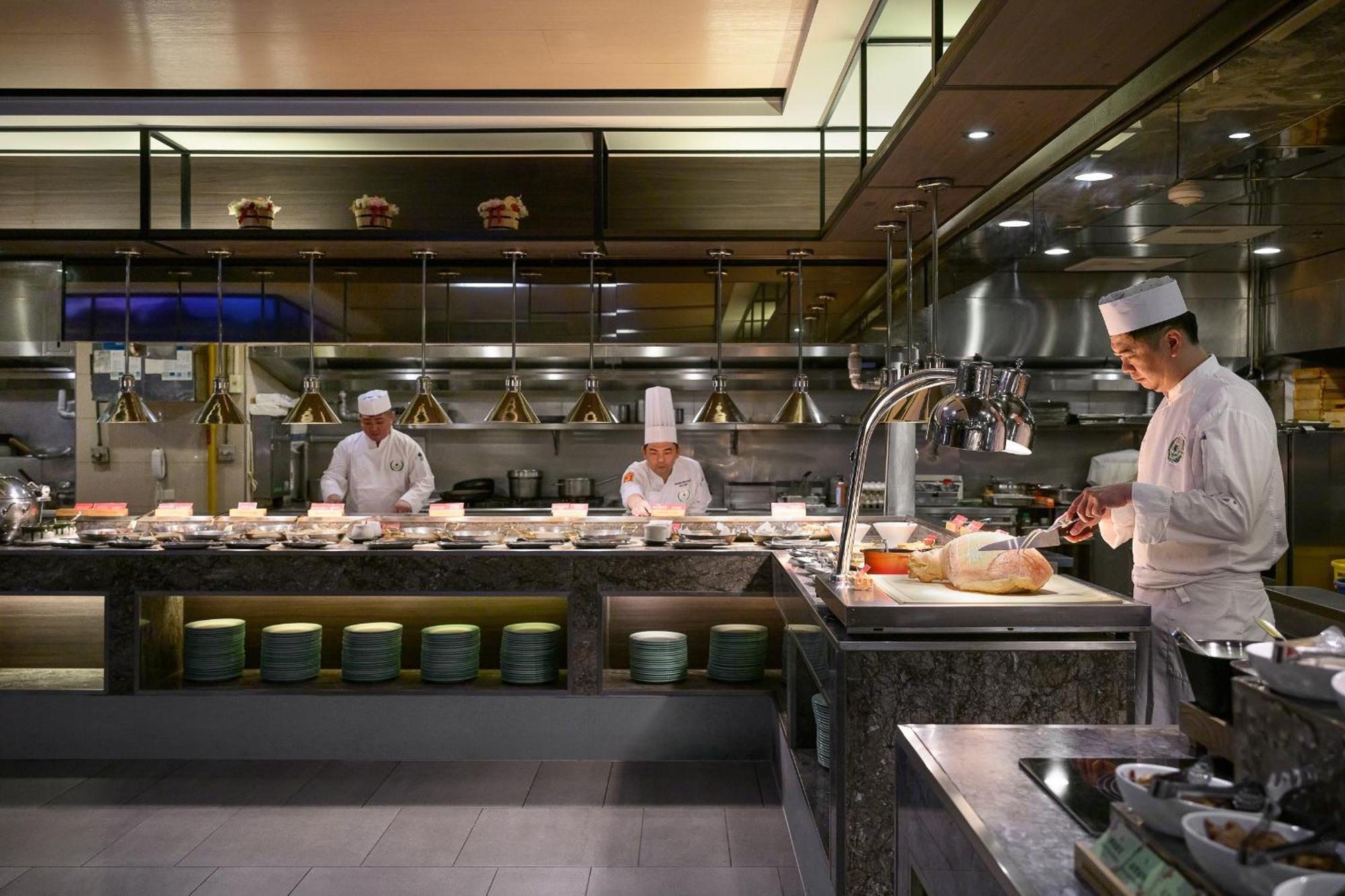 Evergreen Resort Hotel - Jiaosi Jiaoxi Esterno foto A commercial kitchen