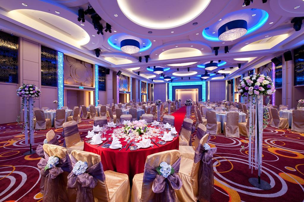 Evergreen Resort Hotel - Jiaosi Jiaoxi Esterno foto A wedding reception at the Grand Ballroom